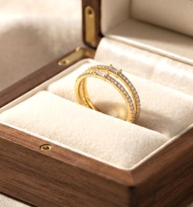 Bague Demi-Éternité en Or Massif 10K 14K 18K avec Diamants de Laboratoire Ronds et Baguettes Sertis à Griffes, Couleur Or, Pureté DEF VVS VS, Bague de Mariage - Product Image 5