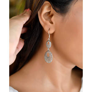 ต่างหูแบบห้อย Meera Jaipur Tarsh ดีไซน์หรูหราสีเงิน สำหรับผู้หญิงที่มีสไตล์ - Product Image 1