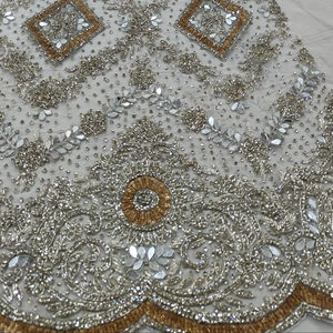 Panel con diseño bordado a mano con cuentas - Product Image 1