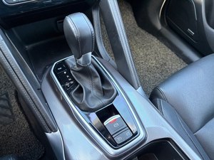 Vehículo Utilitario Familiar Gris QM6 2017 Diésel 4x4 con Volante a la Izquierda, 5 Asientos, Coche Usado Coreano de Segunda Mano - Product Image 4