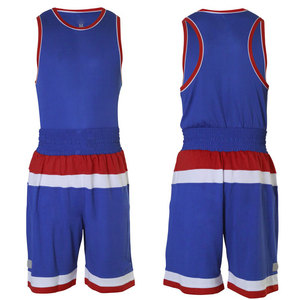 Ensemble d'uniformes de boxe personnalisés en gros pour hommes, bleu et rouge, avec gilet et short en maille respirante, tenue d'entraînement et de combat OEM, équipement de sport - Product Image 1