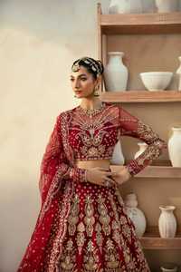 Robe de bal élégante en organza rouge brodée avec col haut, manches longues, robes de mariée florales faites à la main, robes de fête indiennes pour femmes - Product Image 6