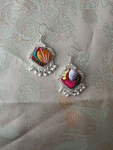 Pendientes Redondos de Plata Vintage con Bordado Miao Hecho a Mano, Estilo Boho Étnico, con Cuentas y Diseño de Rombo, para Mujer, con Artesanía ICH - Product Image 4