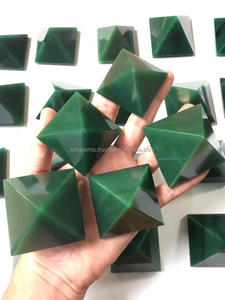 VENTE CHAUDE CRISTAL EN GROS PYRAMIDE DE JADE VERT NATUREL POUR LA MÉDITATION ET LA GUÉRISON MÉTHAPHYSIQUE PYRAMIDE EN CRISTAL FENGSHUI DÉCOR - Product Image 6