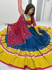 VISHNU K DESIGNS LAHENGA CHOLI DUPATTA de Rayón y Algodón con Bordado de Hilo y Lentejuelas, Largo hasta el Suelo, para Fiesta Tradicional - Product Image 4