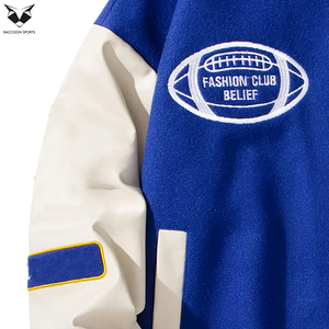 ซัพพลายเออร์ที่ดี บริการ OEM ODM เสื้อแจ็คเก็ตเบสบอลทรงหลวมพิมพ์ลายตัวอักษรขนาดใหญ่ สองสี ไหล่ตก ไม่มีฮู้ด สำหรับผู้ชาย ฤดูหนาว สไตล์วิทยาลัย - Product Image 3