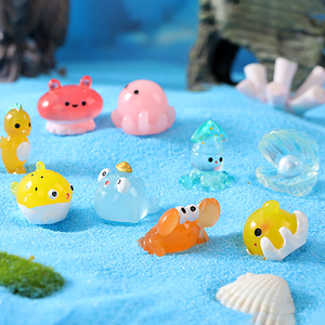 Miniatures d'animaux marins en résine mignons : Calamar, Orca, Méduse, Crabe ermite – Figurines pour micro-paysages et accessoires d'aquarium - Product Image 1