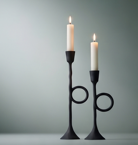 Portavelas Negro de Diseño Contemporáneo con Forma de Trompeta, Texturizado, Artístico, Escultural, Decorativo - Product Image 1
