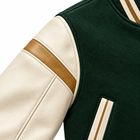 Veste universitaire de qualité supérieure vert foncé avec manches en cuir crème, accent brun, patch lettre personnalisé