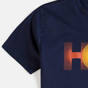 Camiseta de Manga Corta con Cuello Redondo Azul Marino para Hombre, Estampado Digital con Letras de Esperanza, Corte Regular Informal, 100% Algodón Jersey - Product Image 4