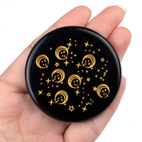 Plaque de Recharge Ronde en Obsidienne Noire Naturelle avec Gravure Soleil Doré et Œil Protecteur, Disque de Purification en Cristal pour Guérison Reiki