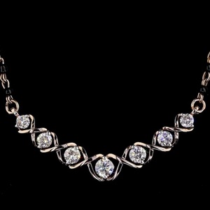 Collar de Oro Sólido de 18K para Mujer de LILABA ENTERPRISE con Moissanita Cultivada en Laboratorio, Corte Brillante Redondo, Color Fantasía - Product Image 3