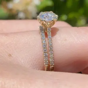 Anillo de Compromiso Tishya con Diamante Moissanite de 2.30Ct, Corte Brillante, Plata de Ley Chapada en Oro, Anillo Romántico para Mujer/Unisex - Product Image 3