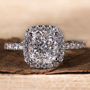Bague de fiançailles en or 14K 18K avec diamant taille coussin et halo, bague de mariée pavée, bijoux de luxe pour femme - Product Image 1