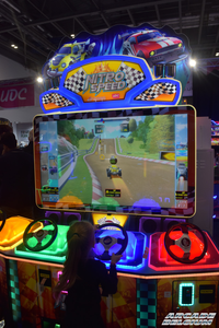 เครื่องเกมอาร์เคดไนโตรสปีด 4 ผู้เล่น แบบหยอดเหรียญ เกมสนุกสำหรับครอบครัว หน้าจอ HD 65 นิ้ว เกมแข่งรถแบบอินเทอร์แอคทีฟสำหรับเด็ก - Product Image 6