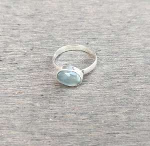 แหวนมูนสโตนสีรุ้ง แหวนมูนสโตนรูปไข่ แหวนเงินแท้ แหวนประจำเดือนเกิดเดือนมิถุนายน เครื่องประดับทำมือ ขายส่ง - Product Image 2