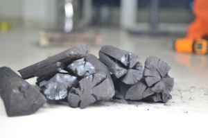 Charbon de bois de mangrove du Vietnam de haute qualité pour barbecue et grillades – Couleur noire naturelle, combustion propre - Product Image 4