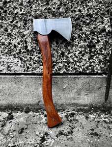 Hache à dos plat en acier à haute teneur en carbone de qualité industrielle, fabriquée à la main par Steel Craft International, manche en bois de 18 pouces, 1,5 kg, garantie 1 an - Product Image 3