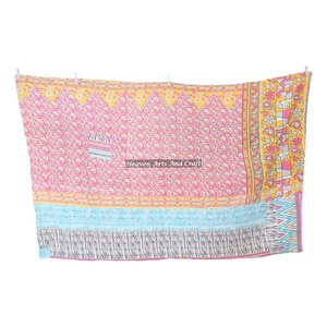 Lote al por mayor de la India: Manta de cama vintage Kantha de sari, cosida a mano, reversible, de sari antiguo, de gran tamaño. - Product Image 2