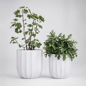 Juego de 4 macetas cilíndricas de fibra de vidrio clásicas blancas, resistentes a las heladas, lisas, para jardín interior y exterior, decorativas y atemporales. - Product Image 4