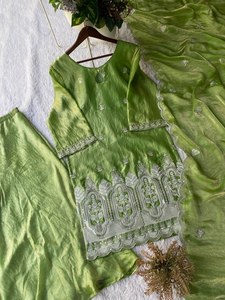 Traje Salwar de Tres Piezas de Seda Pura, Diseño Elegante y Moderno, Hecho a Medida, con Dupatta a Juego, Ideal para Bodas y Fiestas - Product Image 6