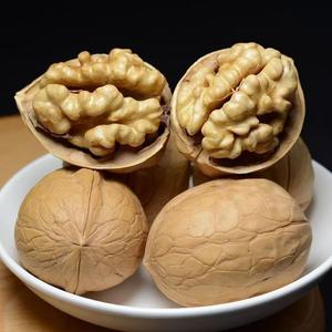 Premium Wholesale Walnut Kernels Light Halves and Pieces Natural Fresh Walnuts for Baking Snacks Food Processing Bulk for Sale - Product Image 1