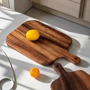 Planche à découper ronde en bois massif faite à la main, écologique, lavable au lave-vaisselle, en érable, cerisier, noyer - Product Image 3