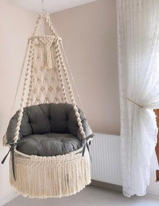 Silla Colgante de Macramé Hecha a Mano, Decoración Boho, Incluye Cojín - Product Image 1