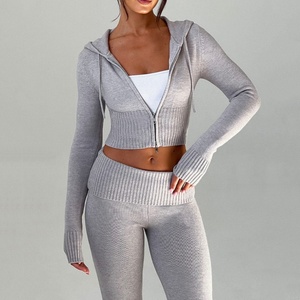 Top corto con capucha y cremallera para mujer, de punto gris, manga larga, color liso, para otoño - Product Image 3