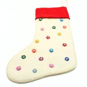 Calcetín Navideño de Fieltro de Lana Ecológico Hecho a Mano, Diseño de Puntos, Color Blanco y Rojo, Estilo Tradicional para el Hogar en Navidad - Product Image 4