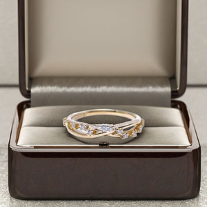 Anillo de compromiso y aniversario clásico geométrico de plata 925 con moissanita, chapado en oro, diseño de media eternidad, para fiesta - Product Image 4