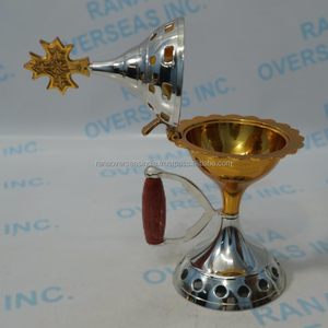 Quemador de Incienso de Latón con Tapa Ornamental en Forma de Cruz y Asa de Madera para Rituales Espirituales y Culto Religioso - Product Image 6