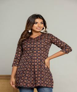 Kurti de Tela de Poliéster, Rayón y Algodón con Estampado Digital, para Uso Diario, Precio al por Mayor, Prenda Étnica, Color Azul Marino - Product Image 1