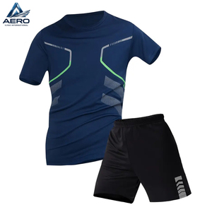 Ensemble de tenue de course à pied respirant et anti-transpiration à séchage rapide pour activités de plein air, comprenant un t-shirt de compression à col rond et un short - Product Image 2
