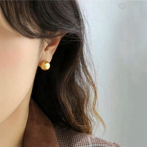 ต่างหูเงินแท้ 925 เวินฉี รุ่นราชินีน้ำแข็ง ทรงกลมไร้ตำหนิ ขนาด 11-12 มม. ประดับด้วยลูกปัดทองธรรมชาติ บรรจุในกล่องของขวัญสีทองหรูหรา ผลิตในประเทศจีน - Product Image 4