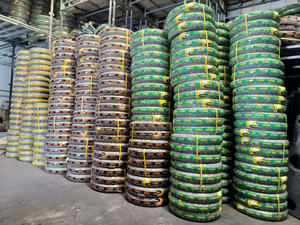 Pneu de trottinette tubeless KUMA K308, 17 pouces, design sportif, 65% caoutchouc naturel, bande de roulement éclair pour une stabilité à haute vitesse - Product Image 5