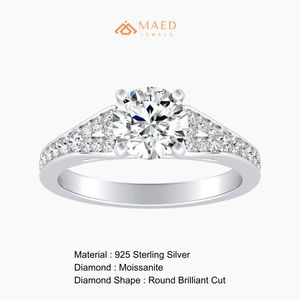 แหวนหมั้นมอสซาไนต์ทรงกลม เงินแท้ 925 ประดับเพชรด้านข้างแบบ Pave Band แหวนแต่งงาน ดีไซน์คล้ายเพชร - Product Image 6