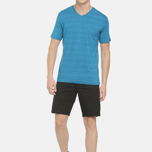 เสื้อยืดคอวีใส่สบาย ผลิตจากวัสดุระบายอากาศได้ดี พร้อมผิวสัมผัสเรียบเนียน เหมาะสำหรับวันฤดูร้อน เสื้อยืดคอวีคุณภาพพรีเมียม - Product Image 4