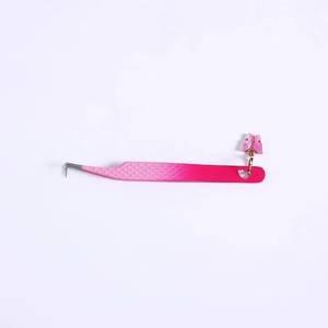 แหนบตัดขนตาปลายโค้งสีชมพู Morje Surgical รุ่น Butterfly Charm ทำจากสแตนเลสสตีล ปลายเรียบและหยัก ใช้สำหรับงานละเอียด - Product Image 5
