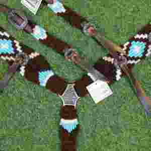 Juego de cabezada de mohair negro y azul cielo decorado con cincha frontal a juego de 32 pulgadas con cuero argentino - Product Image 4