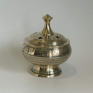 Vente en gros de brûleur d'encens gravé en laiton de luxe personnalisé top vente porte-encens et diffuseur en métal arabe décoratif pour la maison - Product Image 1