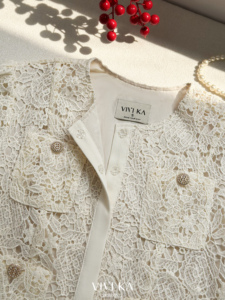 Ensemble deux pièces pour femmes, haut court à manches bouffantes en dentelle et mini-jupe MILA Vietnam VIVI KA, décontracté, 100% polyester, coupe classique - Product Image 6