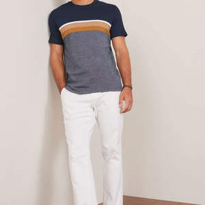 Camisetas de hombre de alta calidad con rayas horizontales, detalles tricolor, paleta de colores neutros, estilo casual urbano. - Product Image 3