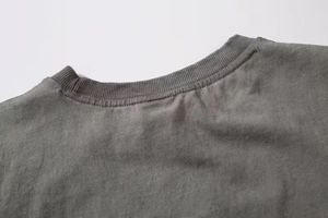 เสื้อกล้ามคอกลมคุณภาพสูง ระบายอากาศได้ดี แห้งเร็ว สไตล์สตรีทแวร์ ดีไซน์ขาดๆ แบบขายส่ง เสื้อยืดลำลองผู้ชาย ผ้าโพลีเอสเตอร์ยืดหยุ่น ทอแบบริบ - Product Image 3