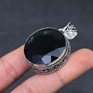 Venta al por mayor de colgantes de plata de ley con ónix negro sintético en forma de lágrima para mujer, joyería. - Product Image 3