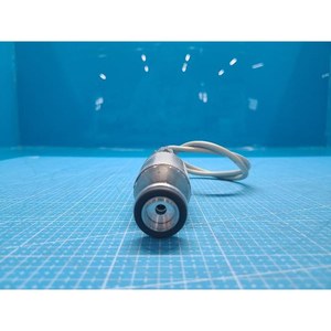 Pressostat MKS Baratron 51A52MCA2AA100, manomètre capacitif absolu, utilisé comme pièce détachée d'équipement semi-conducteur d'époque - Product Image 3