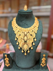 MOLL JEWELLERS Ensemble Collier et Boucles d'Oreilles Ailes Superposées en Or Rempli 24 carats, Bague Zircon Tendance, Bijoux de Créateur pour Mariage Femme - Product Image 6