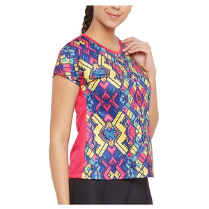 T-shirts pour femmes en gros, fabriqués avec un tissu flexible, adaptés aux modes de vie actifs et offrant des performances fiables, personnalisables - Product Image 4
