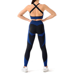 Ensemble de yoga deux pièces respirant et sans coutures de qualité supérieure pour femme, coupe ajustée, grande taille, avec short et soutien-gorge de sport - Product Image 6