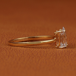 Anillo de Dos Piedras de Oro Sólido de 14k con Diamante Cultivado en Laboratorio de 1.0 Quilates, Corte Esmeralda y Corte Pera, D VS1, Joyería Personalizada - Product Image 2